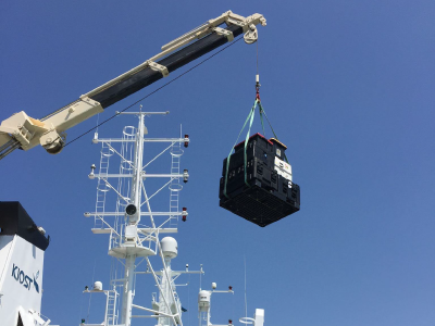 Onboard cranes lift heavy equipment onto the deck of the R/V <em>Onnuri</em>. Credit: Joaquin Goes (Columbia University)