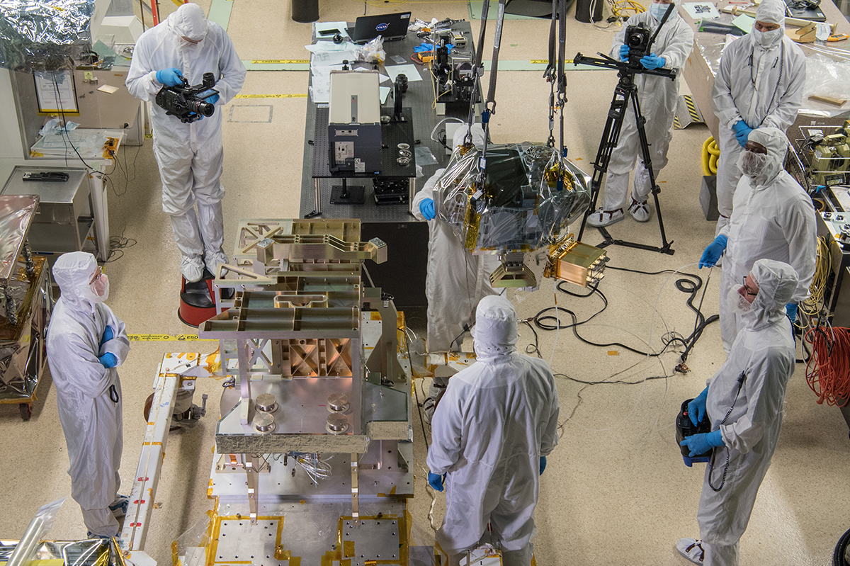 NASA technicians perform a flatness check between the OM and ETU Primary Structure.