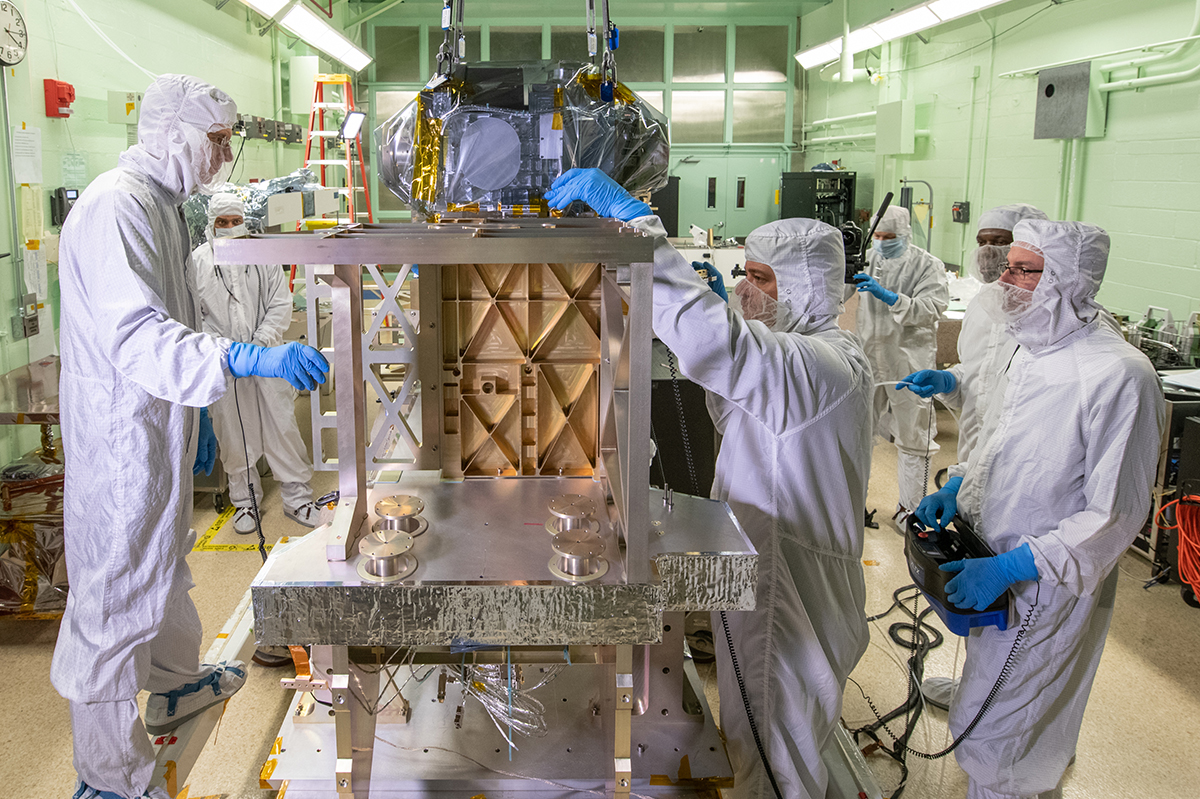 NASA technicians perform a flatness check between the OM and ETU Primary Structure.