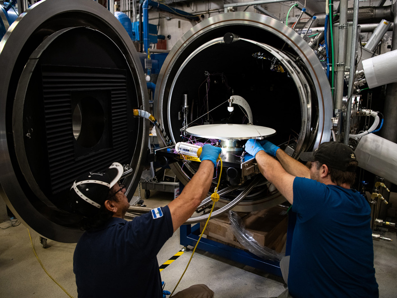 Thermal vacuum test of Ka-band Earth coverage antenna.
