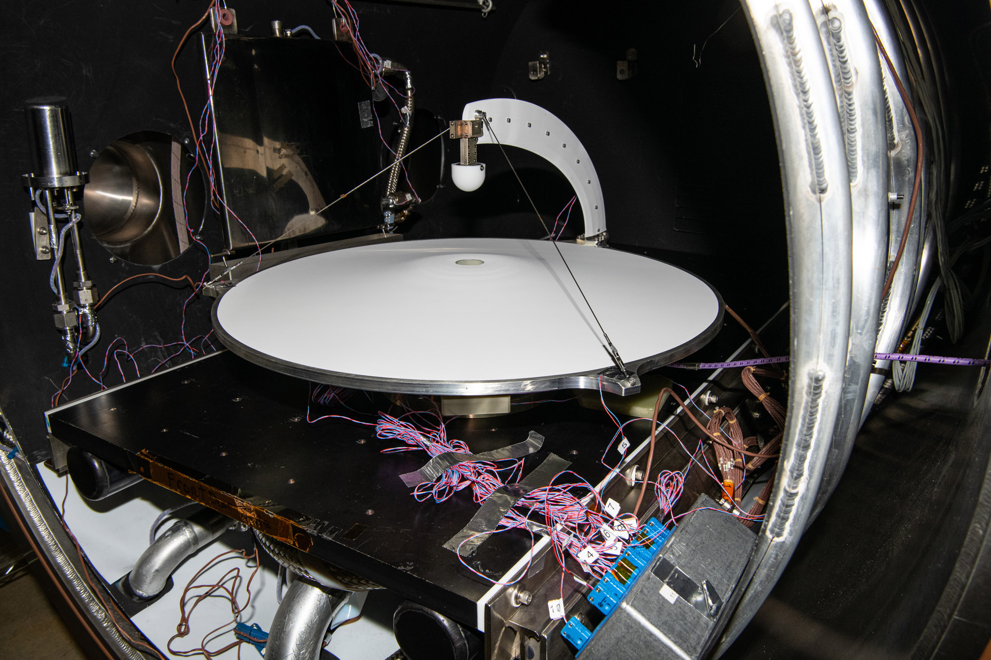 Thermal vacuum test of Ka-band Earth coverage antenna.