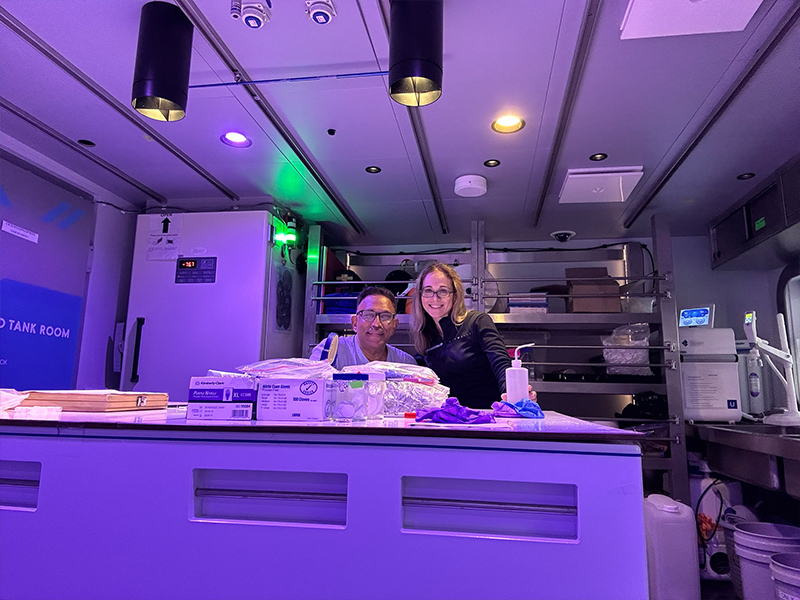 Joaquim Goes and Maria Tzortziou in the OceanXplorer’s wet lab.