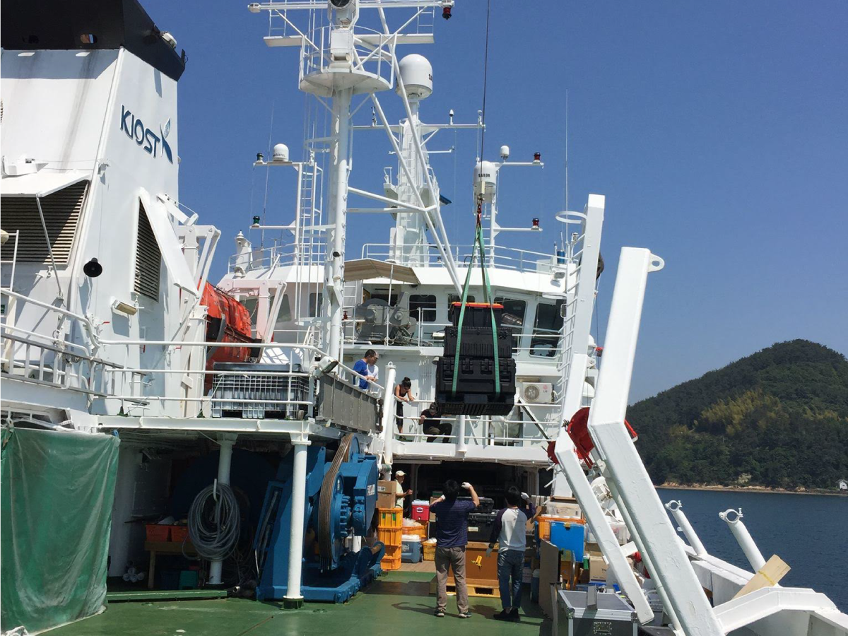 Containers are carefully hoisted on board the R/V Onnuri