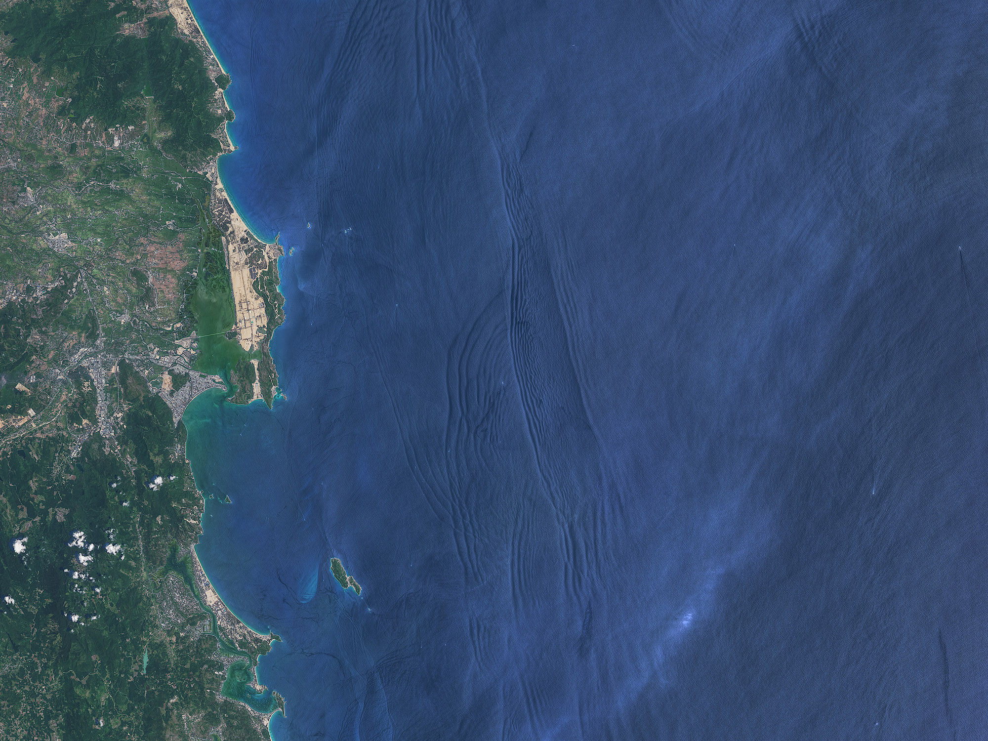 Central Vietnam Coast and Internal Waves