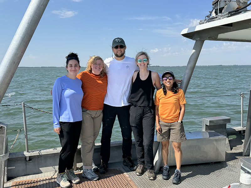  Emily Hyland, Kendra Herweck, Trevor Holm, Stephanie Ratliff, and Anshula Dhiman on the R/V Gibraltar III in western Lake Erie
